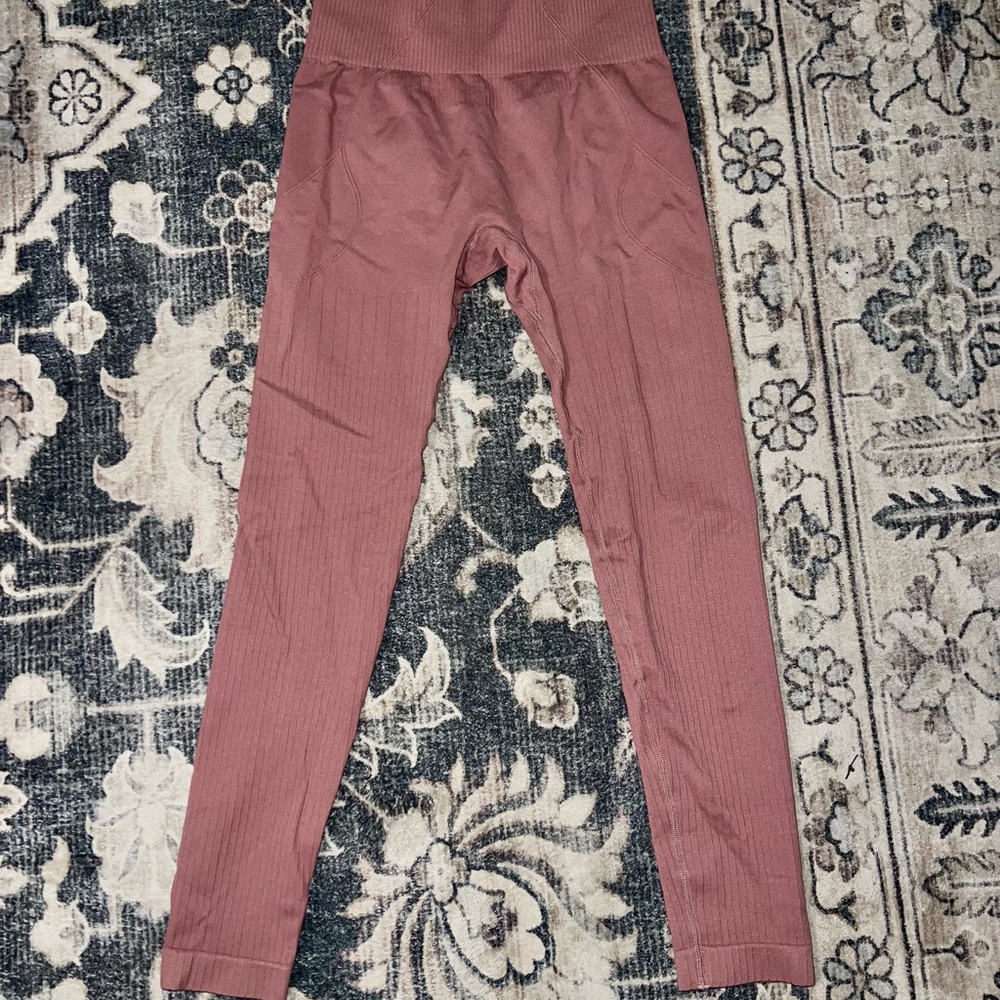 Halara Ribbed Mauve Leggings
